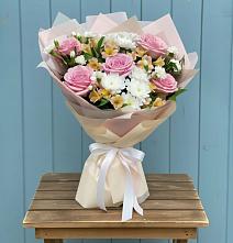 Букет цветов из:  Гвоздики, Орхидеи и Розы #REPLACE_PRED# Убинском