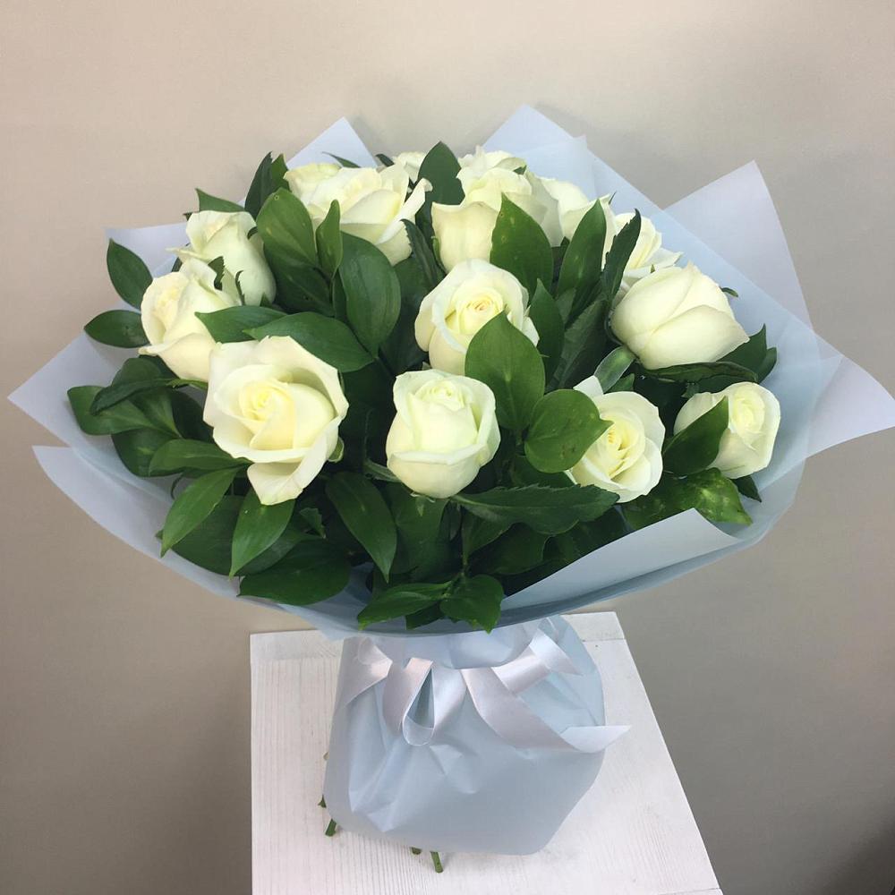 Букет 15 Белых роз Проуд в Убинском