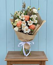 Букет цветов из:  Альстромерии, Лизиантусы, Розы и Хризантемы в Убинском