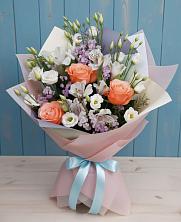 Букет цветов из:  Лизиантусы, Розы, Альстромерии и Гипсофила в Убинском