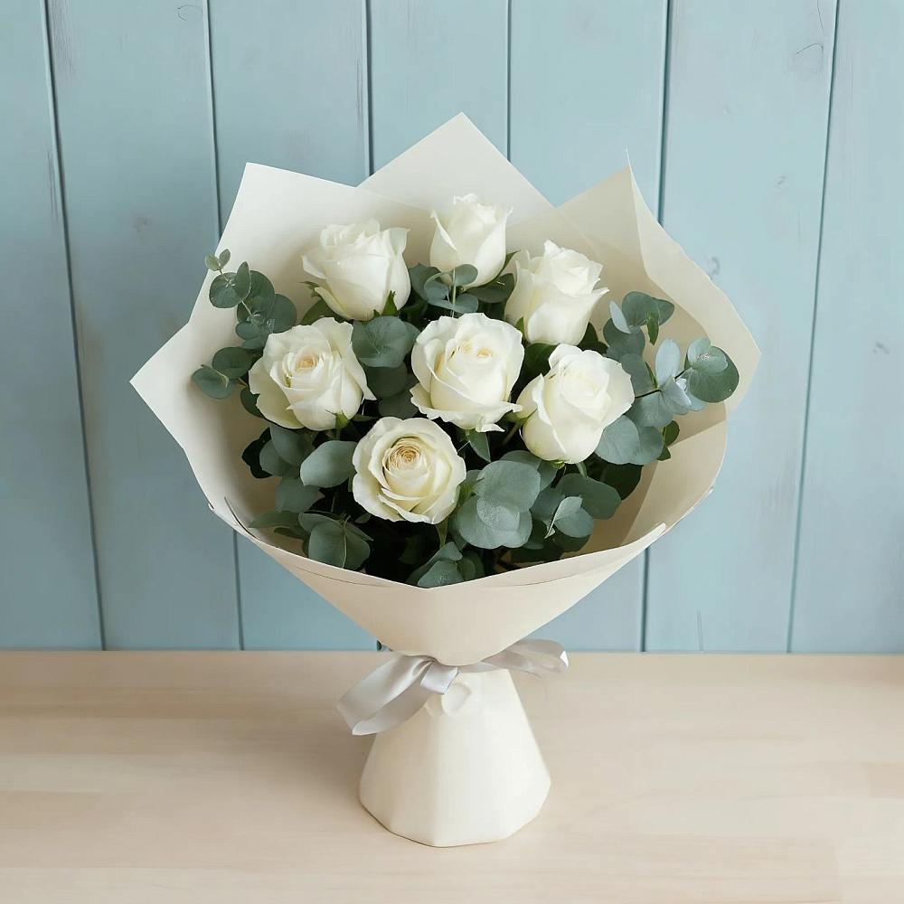 Букет Белые розы в Эвкалипте в Убинском