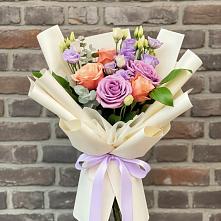 Букет цветов из:  Лизиантусы и Розы в Убинском