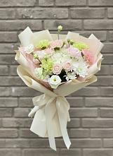 Букет цветов из:  Гвоздики, Розы, Лизиантусы и Хризантемы #REPLACE_PRED# Убинском