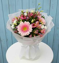 Букет цветов из:  Герберы, Альстромерии и Лизиантусы #REPLACE_PRED# Убинском