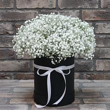 Цветочная композиция из Гипсофила в шляпной коробке в Убинском