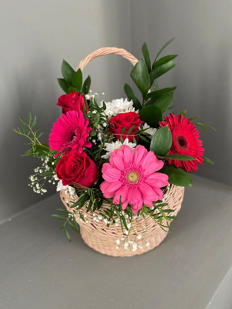 Цветочная композиция из Розы, Хризантемы и Герберы в корзине в Убинском