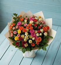 Букет Микс из разноцветных кустовых роз в Убинском