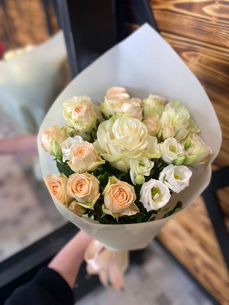 Букет цветов из: Розы и Лизиантусы в Убинском